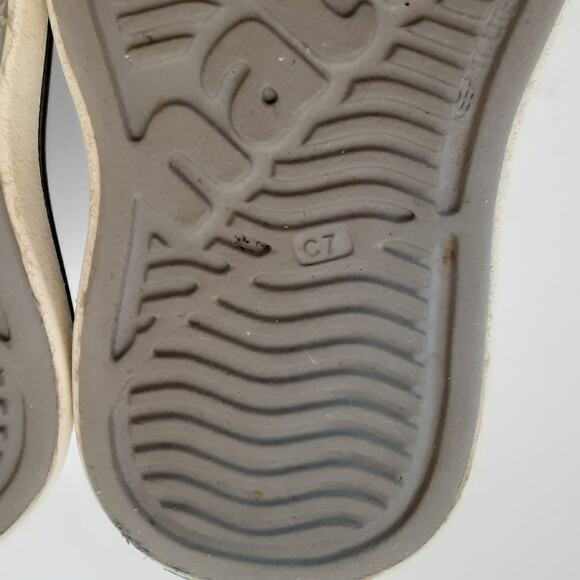 Native Miles Kids 7 Water Shoes Gray White Slip On Sneakers Back to School Play - Picture 8 of 9